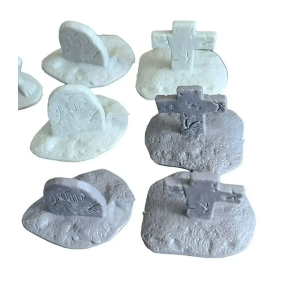 Zombie Plastic Figures‎